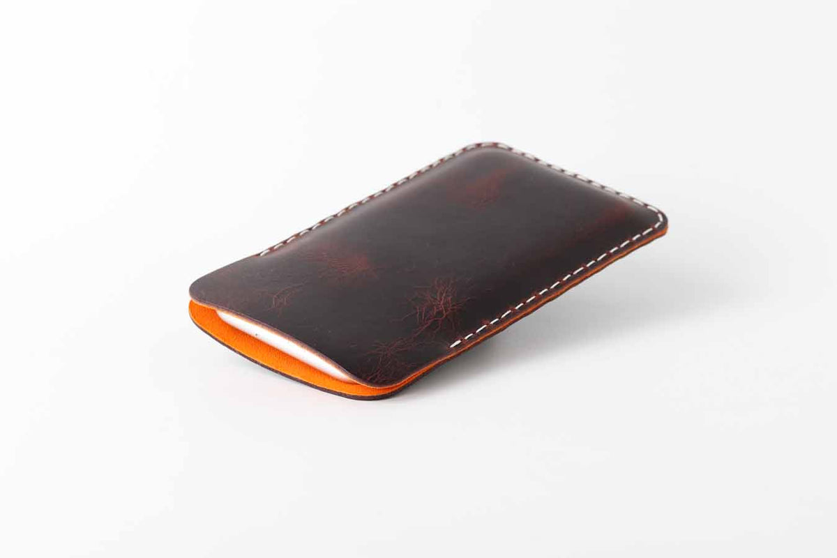 Kaseta iPhone 15 leather sleeve