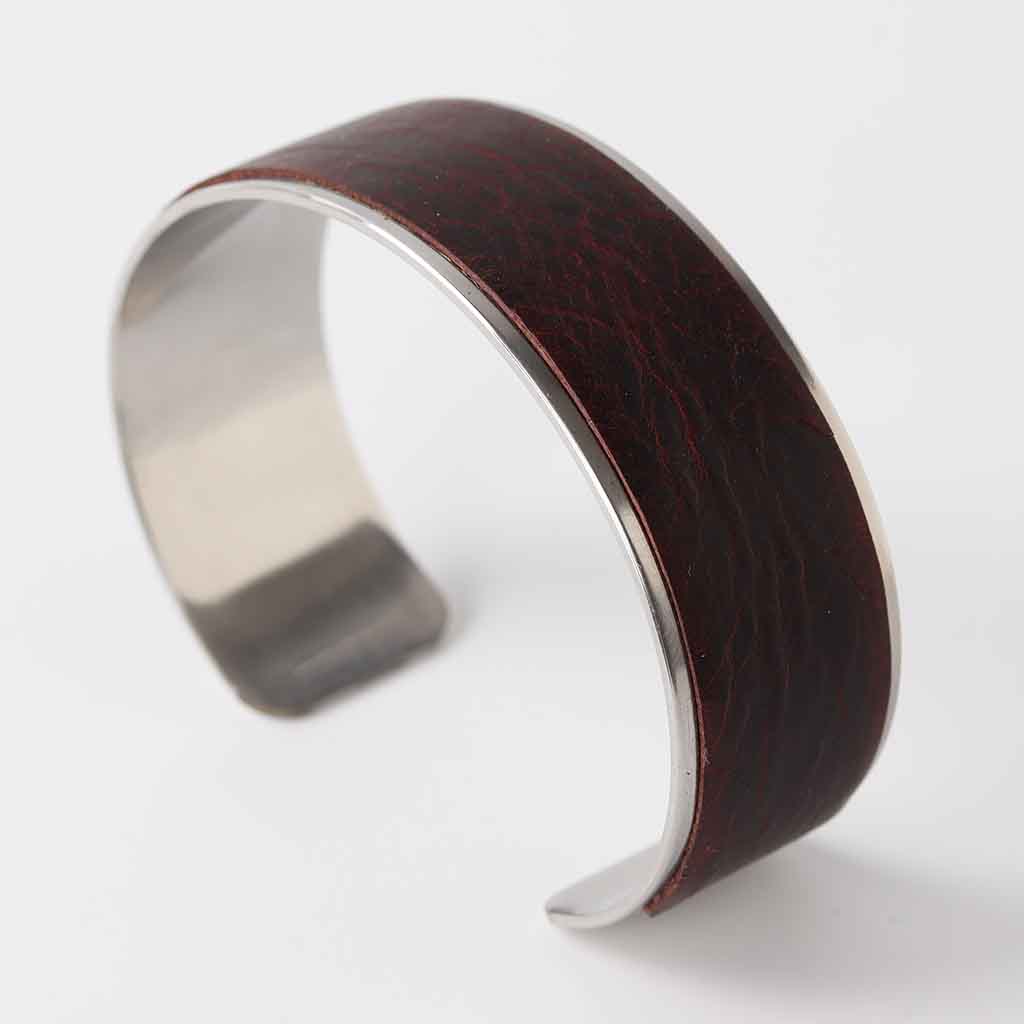 Cuff bracelet with dark brown leather by Kaseta