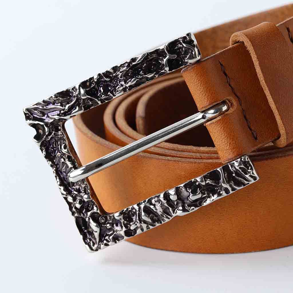 aged palladium look on Kaseta tan leather belt "Laro"