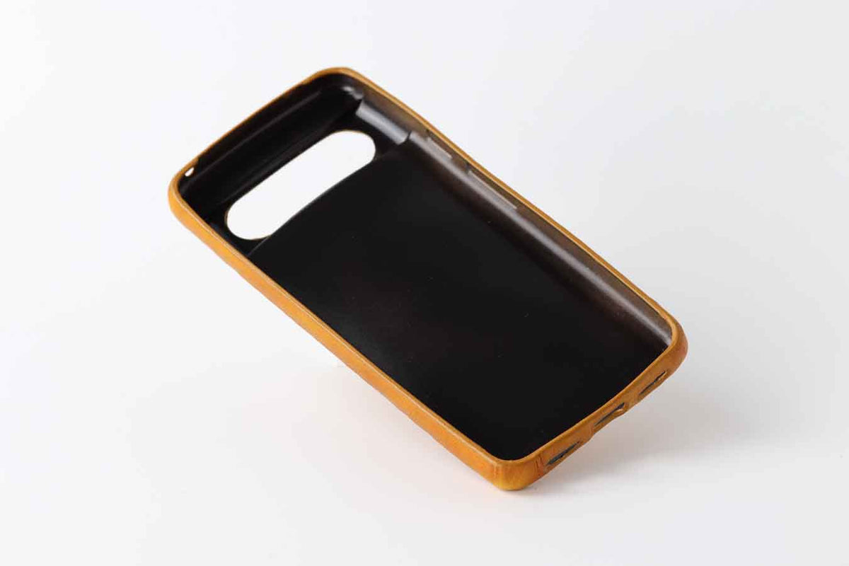 Pixel 8 leather case inside picture by Kaseta