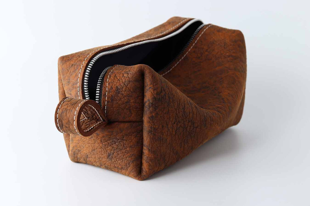 Travel Leather Kit Bag / Dopp Bag / Toiletry Bag For Men &amp; Women / Brown