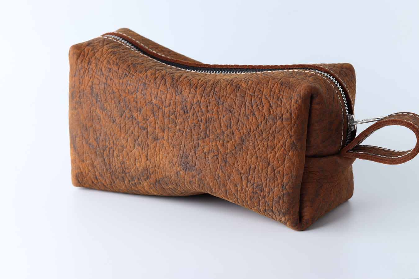 Toiletry Kit & Travel Case in brown leather by kaseta
