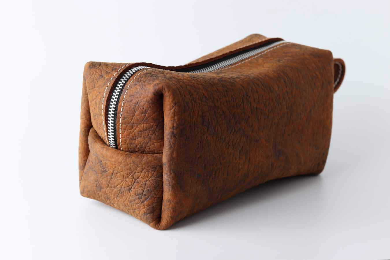 Cosmetic & Toiletry Bag in brown leather by kaseta