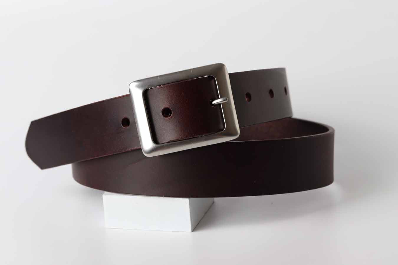 chocolate leather belt / classic buckle