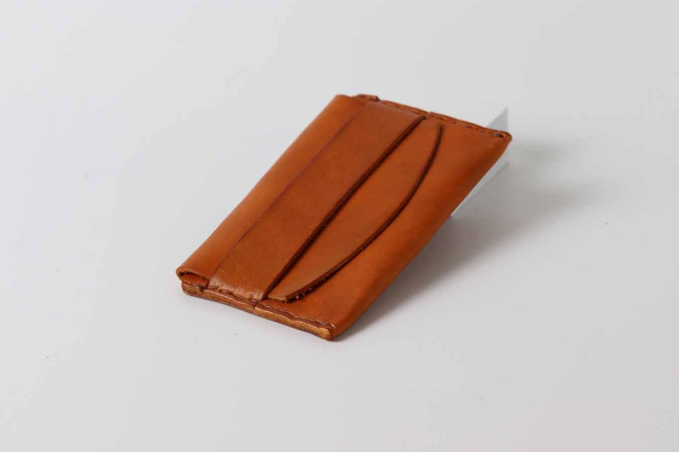 minimalist tan leather wallet
